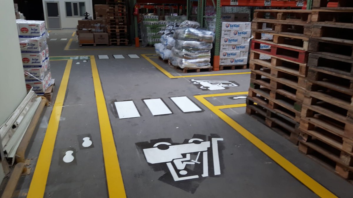 ErmTrafik's tweet photo. #fabrikazeminçizgileri#yolçizgi#işgüvenliği https://t.co/TCbVlWlpAX