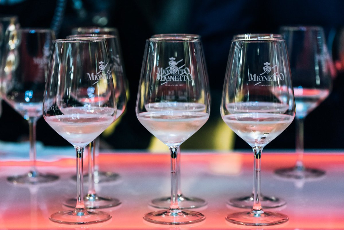 Mionetto_'s tweet photo. Scatti Mionetto dalla 53esima edizione di @vinitaly!
Ci vediamo a Vinitaly 2020! #vinitaly2019 #mionettoprosecco #designdelgusto https://t.co/WBIlEOm6bN