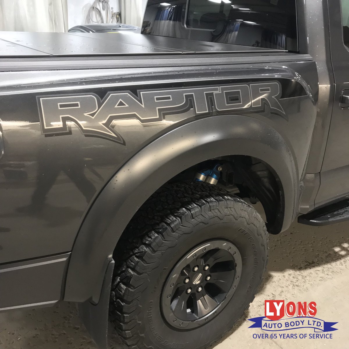 LyonsAutoBodyLt's tweet photo. Came into work to find one of the Raptors here and not playing basketball
@navbhatiasuperfan

#ford #raptor #raptors #fordtrtucks #offroad #nba #thesix #six #bestbodyshop
#basf #3m #insuaga #supertruck #badass https://t.co/Q36DZOToFJ