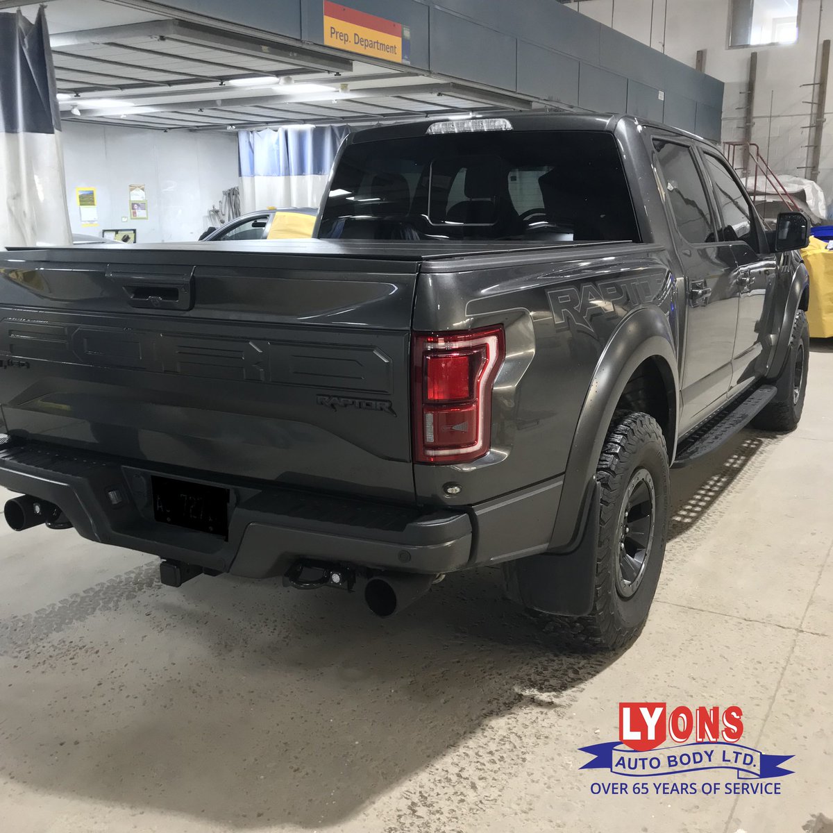 LyonsAutoBodyLt's tweet photo. Came into work to find one of the Raptors here and not playing basketball
@navbhatiasuperfan

#ford #raptor #raptors #fordtrtucks #offroad #nba #thesix #six #bestbodyshop
#basf #3m #insuaga #supertruck #badass https://t.co/Q36DZOToFJ