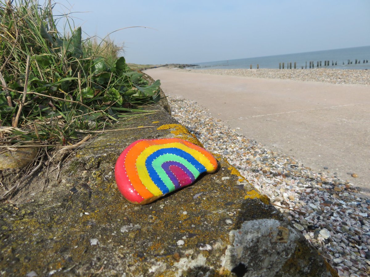 Thanetrockhunt's tweet photo. #hidingrocks #minnisbay #thanetrockhunters #kindnessrocks https://t.co/nryeSZcENb