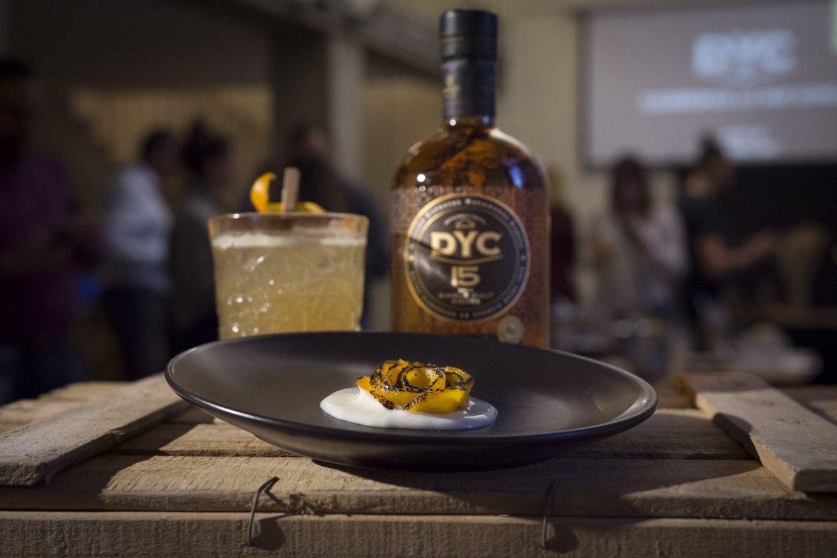 DYC_es's tweet photo. Porque celebrar es compartir con amigos, hoy os proponemos este postre DYC que hemos elaborado para conmemorar nuestro 60 cumpleaños:☝️ ‘Flor de melocotón estofado con vainilla y crema helada nitro de #DYC15’ 🤤 #CelebremosLoQueSomos #60AniversarioDYC https://t.co/LFS3vUraQm