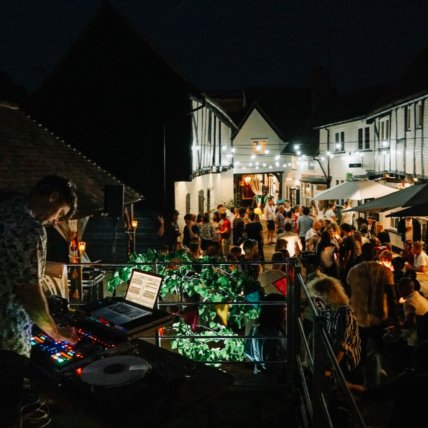 Kite at The Red Hart tweet media