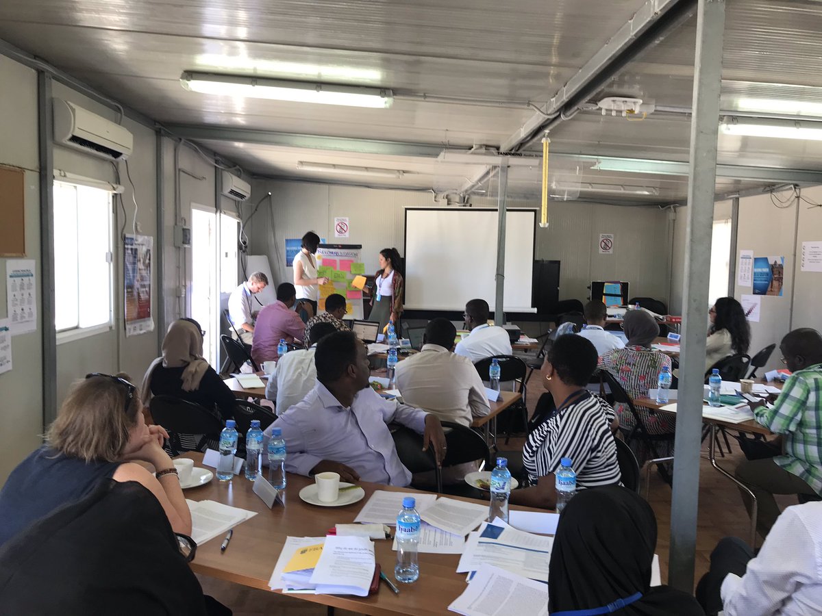 joaoscarpelini's tweet photo. Over the last 2days, we worked w/ @FBAFolke to deliver a brand new training on #youth, #peace & #security programming to #UN staff from @UNinSomalia! 🇸🇴🕊🇺🇳Time to scale up the implementation of the #youth4peace agenda in #Somalia! #YPS #SCR2250 #SCR2419 https://t.co/M5HZxIErC6