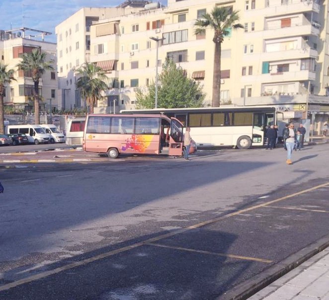 TaskForca's tweet photo. 📌Sot në terminalin e Durrësit🛃Task-Forcë konstatoi në shkelje ligjore 9 Subjekte.🛂TF si rregullator i konkurencës së pandershme,⚠️ për Linjat e Transportit të Udhëtarve,🚌 fton operatorët në bashkëpunim🤝, për rritjen e standarteve cilësore të shërbimit.👨‍👩‍👧‍👦
#MIE#TASKFORCË🇦🇱 https://t.co/OprN4aTIbU