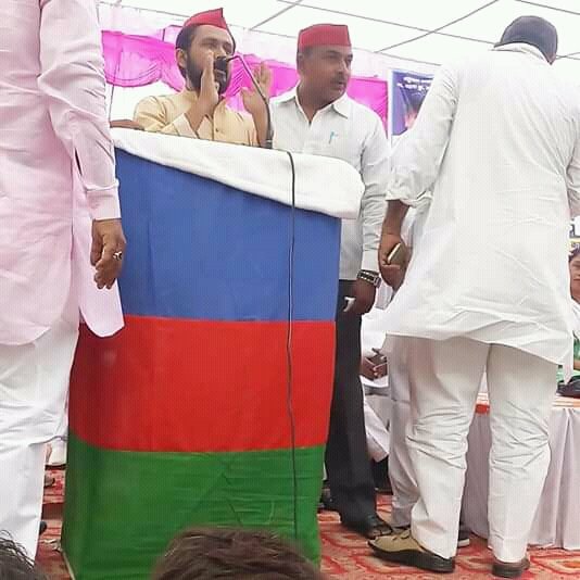 YunusSamajwadi's tweet photo. #SP_BSP_RLD "49 लोकसभा क्षेत्र फतेहपुर" से प्रत्याशी #सुखदेव_प्रसाद_वर्मा जी के नामांकन जुलूस को संबोधित करते हुये #चौधरी_मंजरयारजी और नामांकन मे शामिल होते हुए। #यूनुसखान #जिलाउपाध्यक्ष_अल्पसंख्यक_सभा_फतेहपुर @samajwadiparty @MediaCellSP @yadavakhilesh @NareshUttamSP 🐘🐘🚲🚲 https://t.co/vV2D8JGyNO