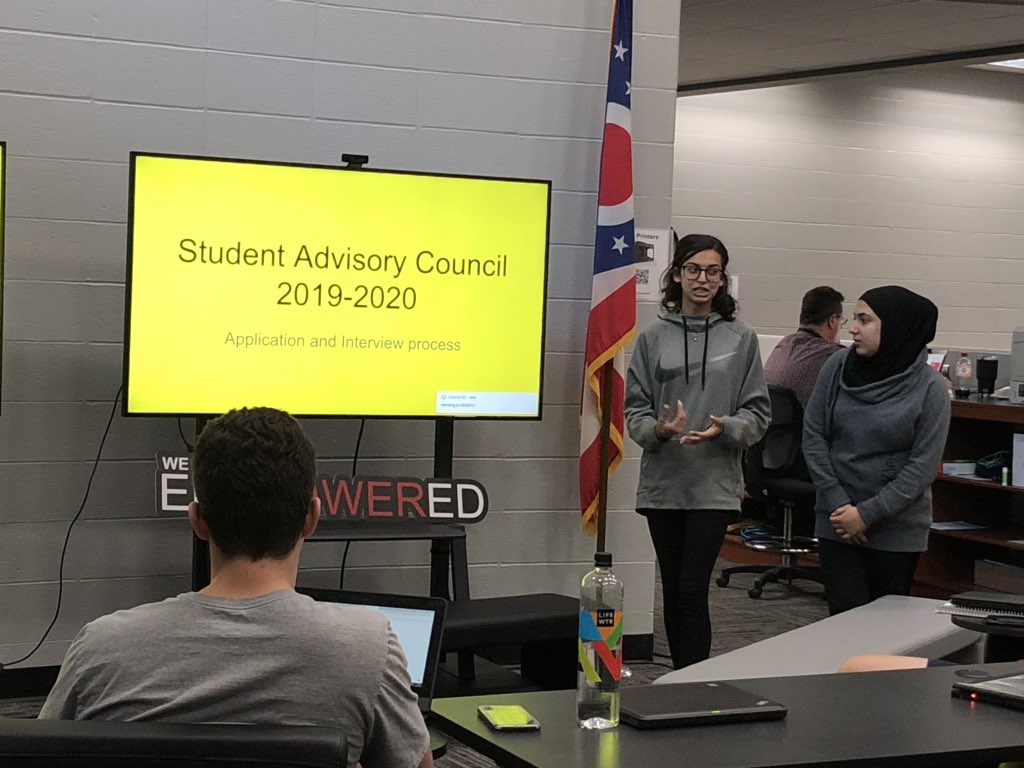 EAST_HAWKS's tweet image. Powerful #ChallengeDay as Student Advisory Council leaned in, embraced productive struggle, solved authentic challenges and pitched to authentic audience  #InnovationEngineering  #theEASTway #WEareLakota