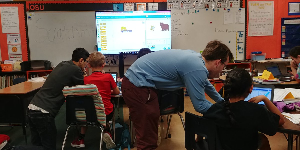 UTeach students showing #PillowPanthers in @MrY151 classroom how to write a story using code with Scratch.mit.edu #AISDProud #AISDCIC @ghicks5 @YvetteCardenasM #AISDINNOVATES #PillowProud
#HourofCode #UTeach