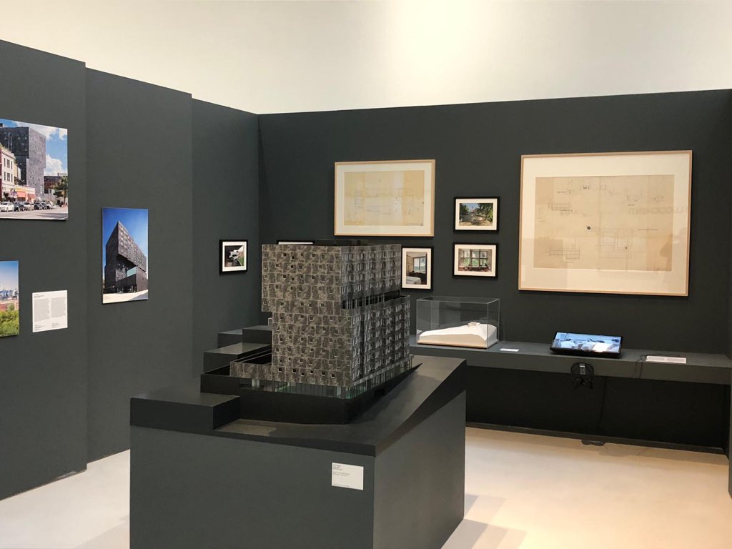 Richard Sennett lecturing the <a href="/Museo_MAXXI/">MAXXI</a> audience about the need to build open cities based on open systems just before the opening of our #AtHome exhibition