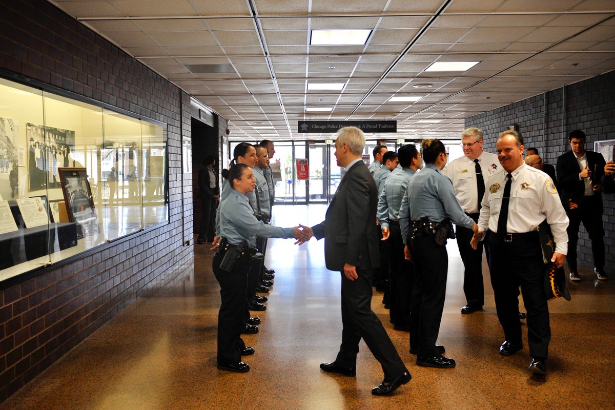 MayorRahm's tweet photo. Today we welcomed nearly 50 new police recruits to the Academy, who represent not only the next generation of @Chicago_Police officers but also the diversity and dynamism of our great city. https://t.co/mqSv3z4KvE #BetheChangeCPD https://t.co/86ns1KwOpB