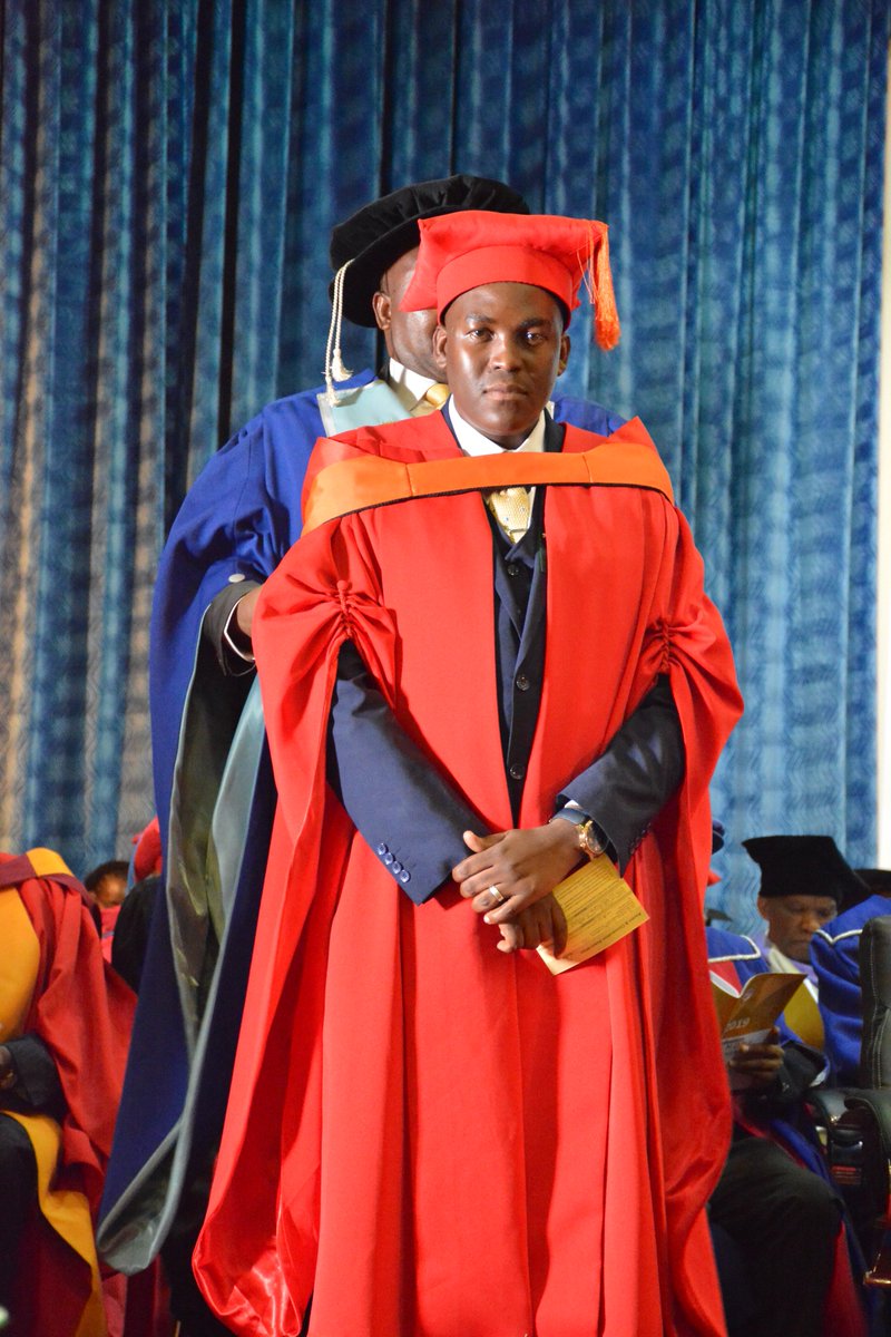 ULvarsity's tweet photo. Malatji Edgar Julius graduate Doctor of Philosophy Discipline: Media Studies
Thesis: "The impact of social media in conserving African Languages amongst youth in Limpopo Province."
Supervisor:Prof SO Mmusi
Co-Supervisor: Prof NC Lesame #UlAutumnGrad2019 #ProudlyULGrad https://t.co/aVHzbD2fHm