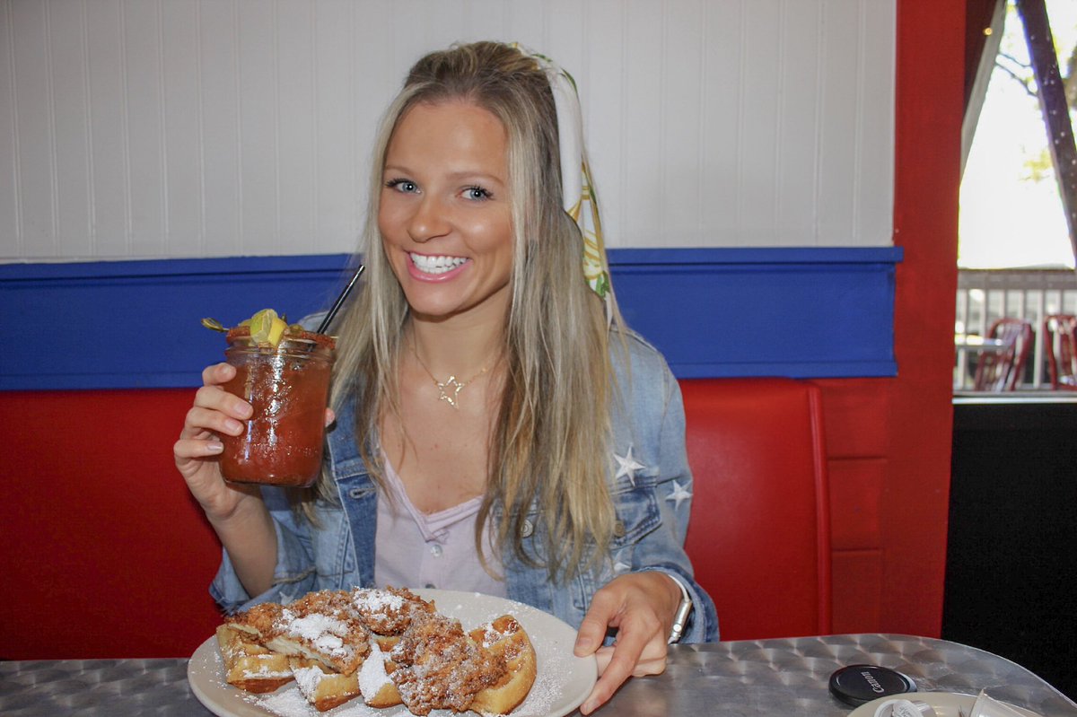 JerikasShowcase's tweet photo. Can’t hide that smile when you’ve got Fill-up with Billups Chicken &amp; waffles to start your day! https://t.co/XIrC54bsIR