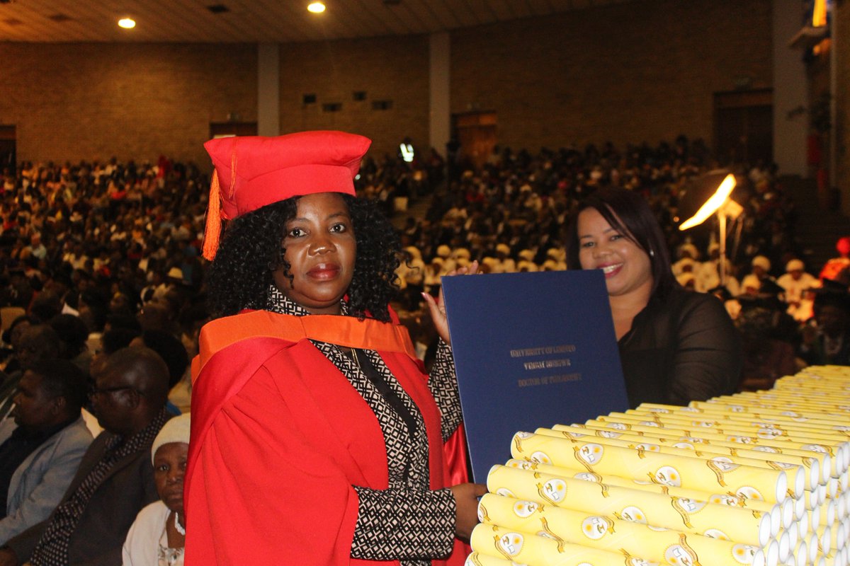 ULvarsity's tweet photo. Hungwe Vimbai graduate Doctor of Philosophy Discipline: English Studies
Thesis: "The effectiveness of using Translanguaging in collaborative learning to enhance reading comprehension in first year university students."
Supervisor: Dr RV McCabe #UlAutumnGrad2019 #ProudlyULGrad https://t.co/mH4wzDgQdC