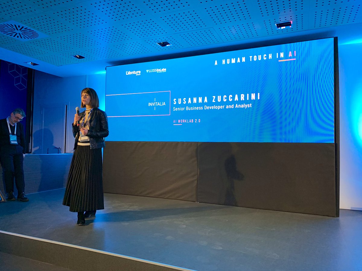 Invitalia's tweet photo. .@Susanna61146471 on stage per la presentazione di #InvestRockstar la piattaforma di monitoraggio degli investimenti per risparmiatori individuali #AIWorkLab 2.0 https://t.co/Pln4gnAor4