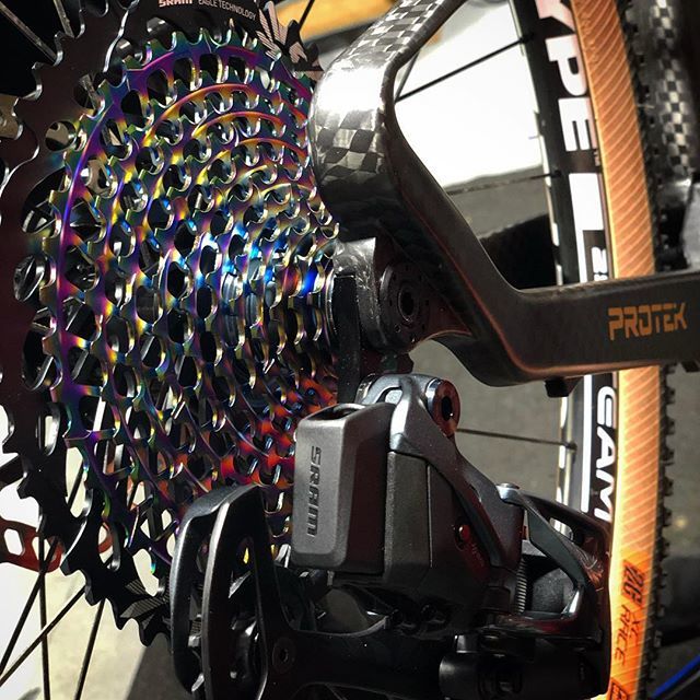 ProtekSpain's tweet photo. Montamos lo mejor en las mejores máquinas!! 🔝😍 #SramAXS https://t.co/quITZthzWg https://t.co/RFMcB2QAN6