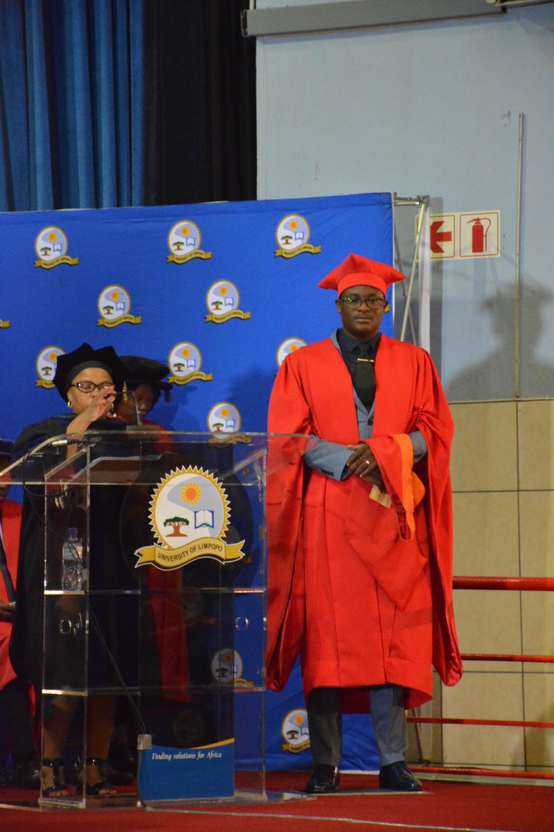 ULvarsity's tweet photo. Maphiri Fulufhelo Oscar graduate Doctor of Philosophy Discipline: Media Studies
Thesis: "An investigation into patterns of news media consumption among South African Youth."
Supervisor:Prof SO Mmusi
Co-Supervisor: Prof NC Lesame
#UlAutumnGrad2019 #ProudlyULGrad https://t.co/718gRdB8ZG