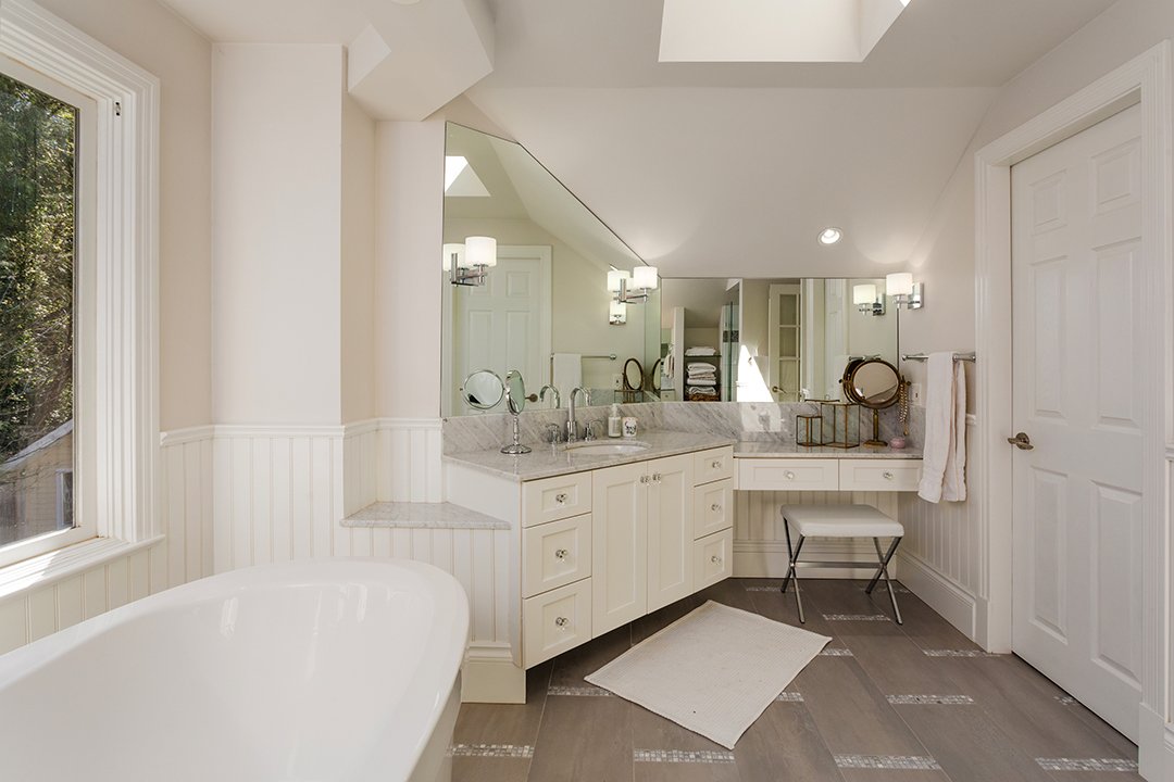 NEW LISTING! Open Saturday 2-4 p.m.

3364 Redfern Place - Delbrook - $2,499,900

• 4 BRs, 3 baths, approx. 3,325 sq. ft.
• beautifully renovated character home exudes classic charm with modern comfort

teamclarke.com/vancouver-real…