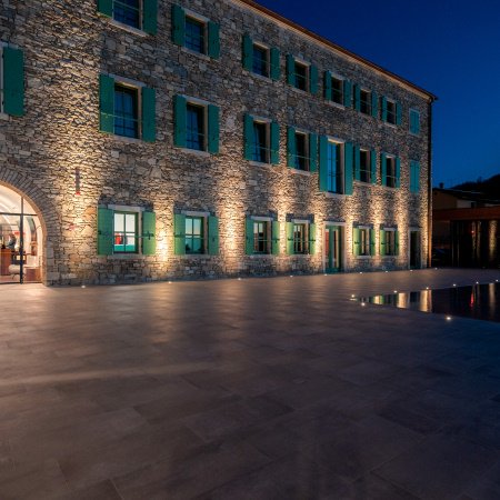 ChrisBoiling's tweet photo. Could this new hotel in #Croatia help make ‘natural’ and #biodynamic wines more mainstream? See the new #IWCCanopy: https://t.co/EYsBB3ZHl7 #wine #winelover #roxanich, #roxanichmotovun, #roxanichhotel #istria, #istra, #shareistria, #roxanichwinery #winery https://t.co/r8ltAVepW2