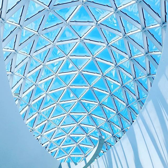 #surrealism bit.ly/2VOmbLk