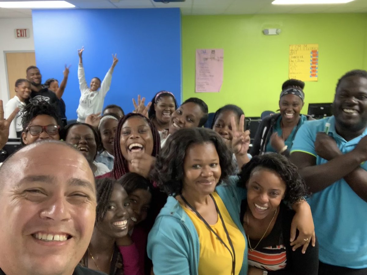 mr_echavez555's tweet photo. We had a great start here #mobay #ISMCLG #ACT #ATT - I went over Video, HSIA, Wireless with Team Ikaela. https://t.co/Auio2nZ592