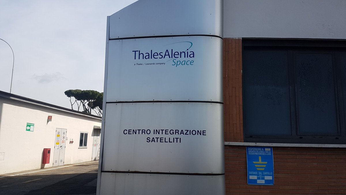 cespazio's tweet photo. E dove potevamo essere noi di #cespazio oggi se non a controllare le future #Sentinelle pronte a partire x tenere d'occhio la Terra? Negli stabilimenti di @Thales_Alenia_S di Roma!
Sabato, a #cespazioNext: futuro, innovazione e #space4life! @CopernicusEU #sentinel1CD #cosmoskymed https://t.co/LmVXFHVU2f