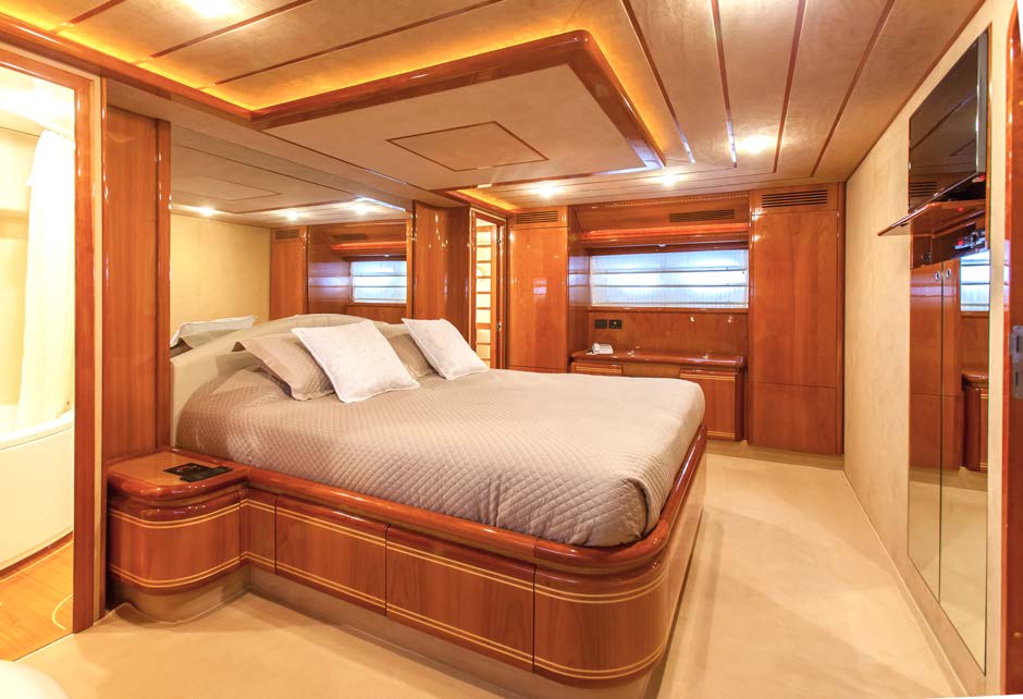 @richkidsofinsta RENT A LUXURY YACHT_HOLIDAY Ferretti Fly Bridge Yacht
Mykonos, Greece
#LuxuryYachtHolidays,  #Holiday 
Eur 5700 - Eur 6750 ($6430-$7616 )/day | 4 Bedrooms 
Max. Guests: 9, Staff: 4
Contact: info@stellarcapitalproperty.com
@CapitalStellar #Yacht #Yachting #Greece