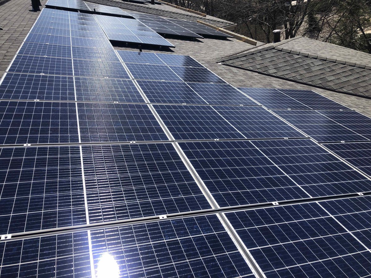 everyday_energy's tweet photo. More than anyone, students understand the impact the sun has on our future. @EAHHousing's Primero Grove location partnered with UC Davis where student residents are now able to soak in the savings.  #Fightclimatechange #knowlegeispower  #solarsavings #EverydayEnergy #OmniEnergy https://t.co/VPLqVlE22v