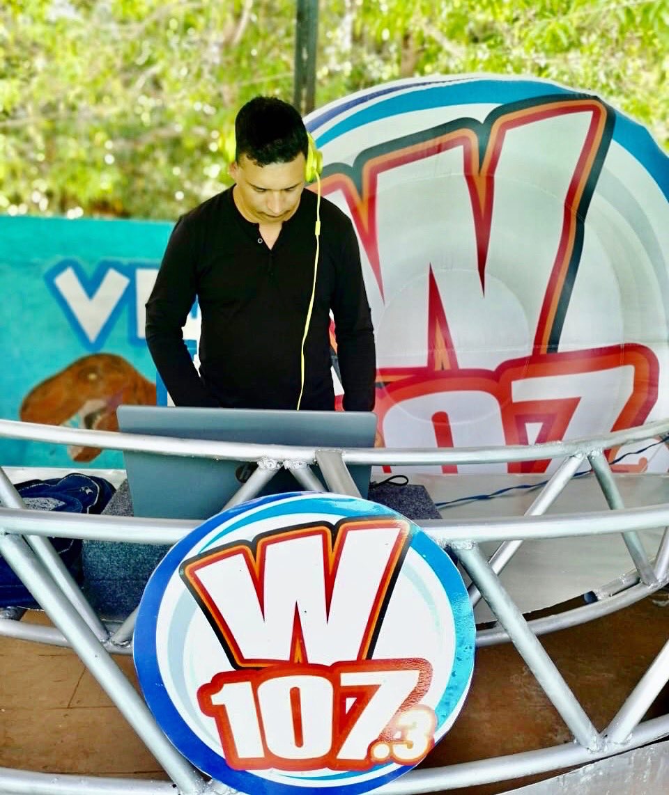 DjDaveHn's tweet photo. Verano con Actitud W los esperamos en #VillamarPark  Comayagua con las Fiestas de piscina de W107 toda esta Semana  #Verano2019 #W107 #DjDaveOnTheMix @RadioW107 https://t.co/XRZbwISw60