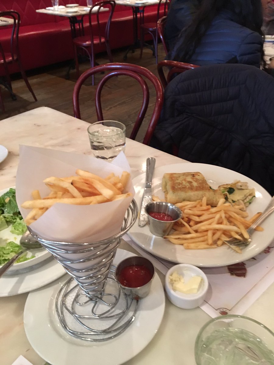 maestrofpm's tweet photo. Brasserie Cassis with Madame Ben-Moussa’s students https://t.co/kYLe5CVQ57