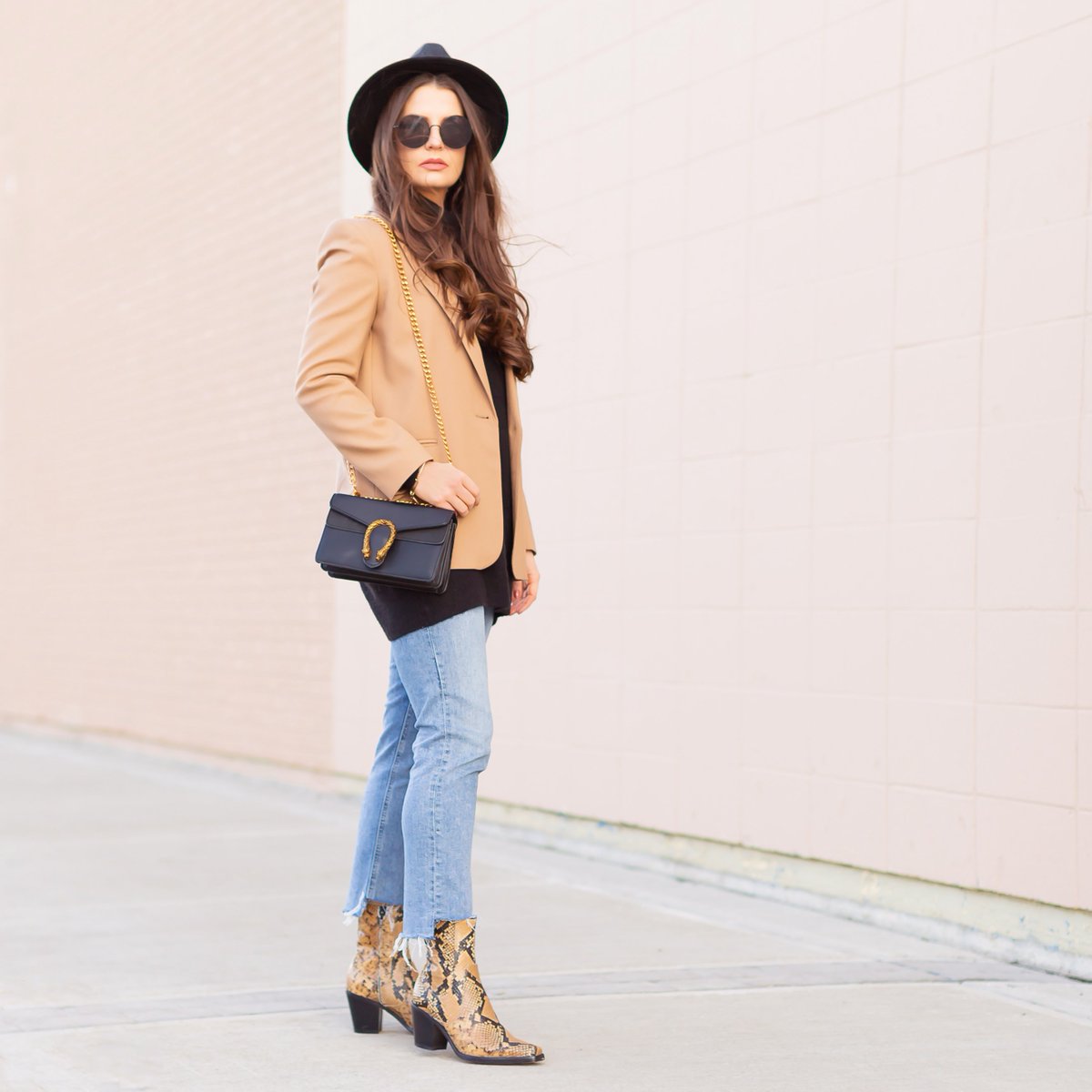 Justine_Celina's tweet photo. My Spring 2019 #TrendGuide | Modern #Western focuses on how to refresh your transitional staples with a few trend-focused, key pieces to breathe new life into your spring wardrobe! https://t.co/7YF4FY47zw #fbloggers #snakeskin https://t.co/rc95Gd6mBK