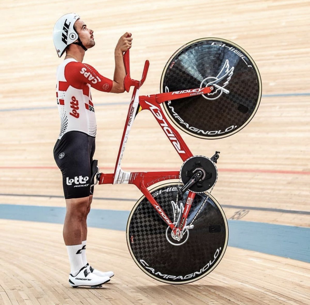 IMTrinews's tweet photo. Via @ridley_bikes -
⏱ New UCI Hour Record! #Victor2Victory ⏱ 55,089 km!
#BeTOUGH #FlyingMoustache #vocsnor #worldhourrecord #hourrecord #tissot #uci #timetrial #itt #ridleybikes #cyclingshots #cycling #aguascalientes #hjchelmets #vermarc #cbear #vittoriatires #campagnolo https://t.co/StAajxSshg