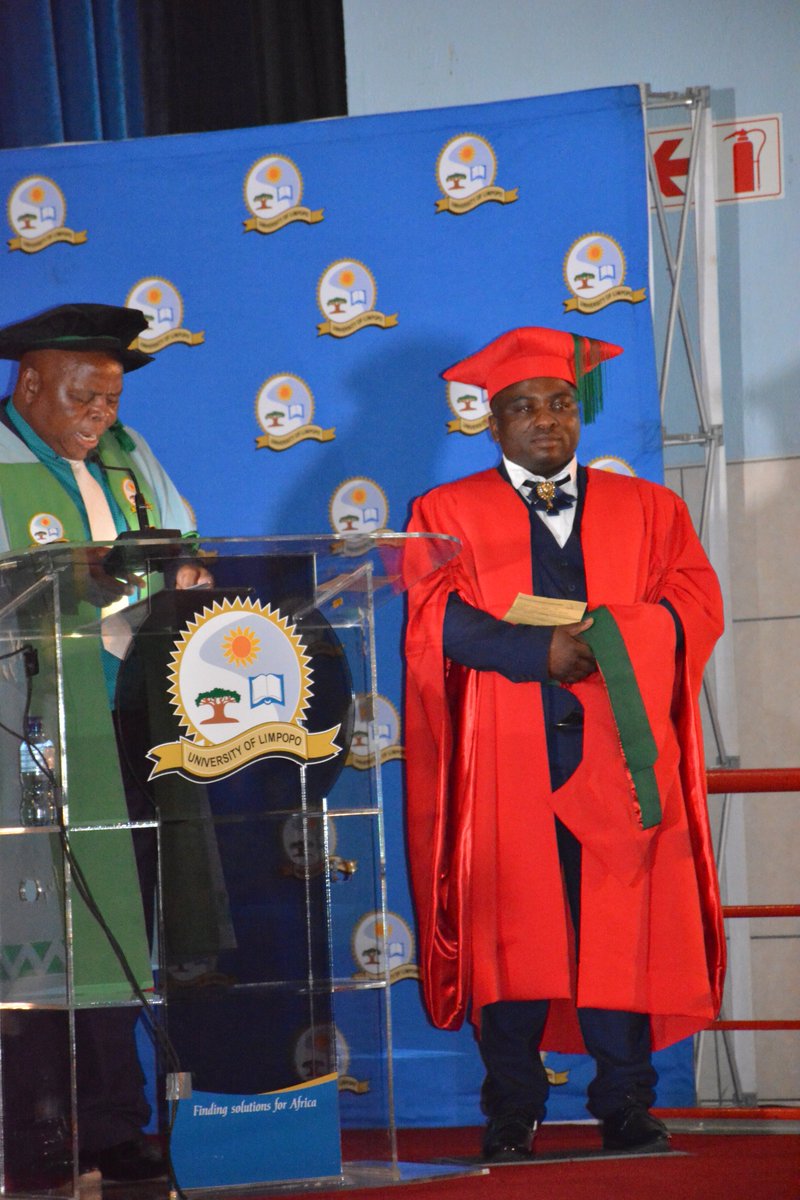 ULvarsity's tweet photo. Dhau lnos graduate, Doctor of Philosophy, Discipline: Geography
Thesis: "Detection, identification and mapping of maize streak virus and grey leaf spot diseases of maize using different remote sensing techniques."
Prof O Mutanga #UlAutumnGrad2019 https://t.co/glgSvI1S6d