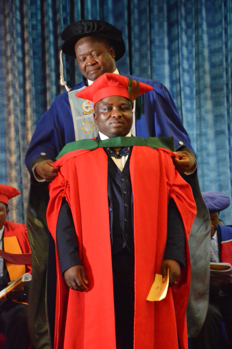 ULvarsity's tweet photo. Dhau lnos graduate, Doctor of Philosophy, Discipline: Geography
Thesis: "Detection, identification and mapping of maize streak virus and grey leaf spot diseases of maize using different remote sensing techniques."
Prof O Mutanga #UlAutumnGrad2019 https://t.co/glgSvI1S6d