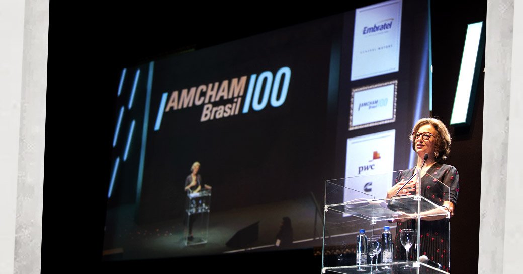 AmchamBR's tweet photo. 2015 | Deborah Vieitas se torna a 1ª mulher a assumir o comando da #AmchamBrasil. Este ano, junto ao novo Conselho de Administração e +800 executivos convidados, nossa CEO celebra o nosso Centenário #Amcham100. https://t.co/ffxd4GDmOs
