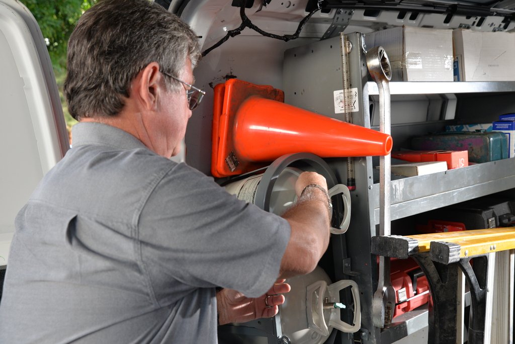 bluoncommunity's tweet photo. We know what it's like out there. Bluon gives techs powerful tools and support to make the job easier. Get accredited at https://t.co/aaGyiomXWh.
_____________
#hvac #bluon #hvactech #R22replacement https://t.co/IzVHh9hvp9