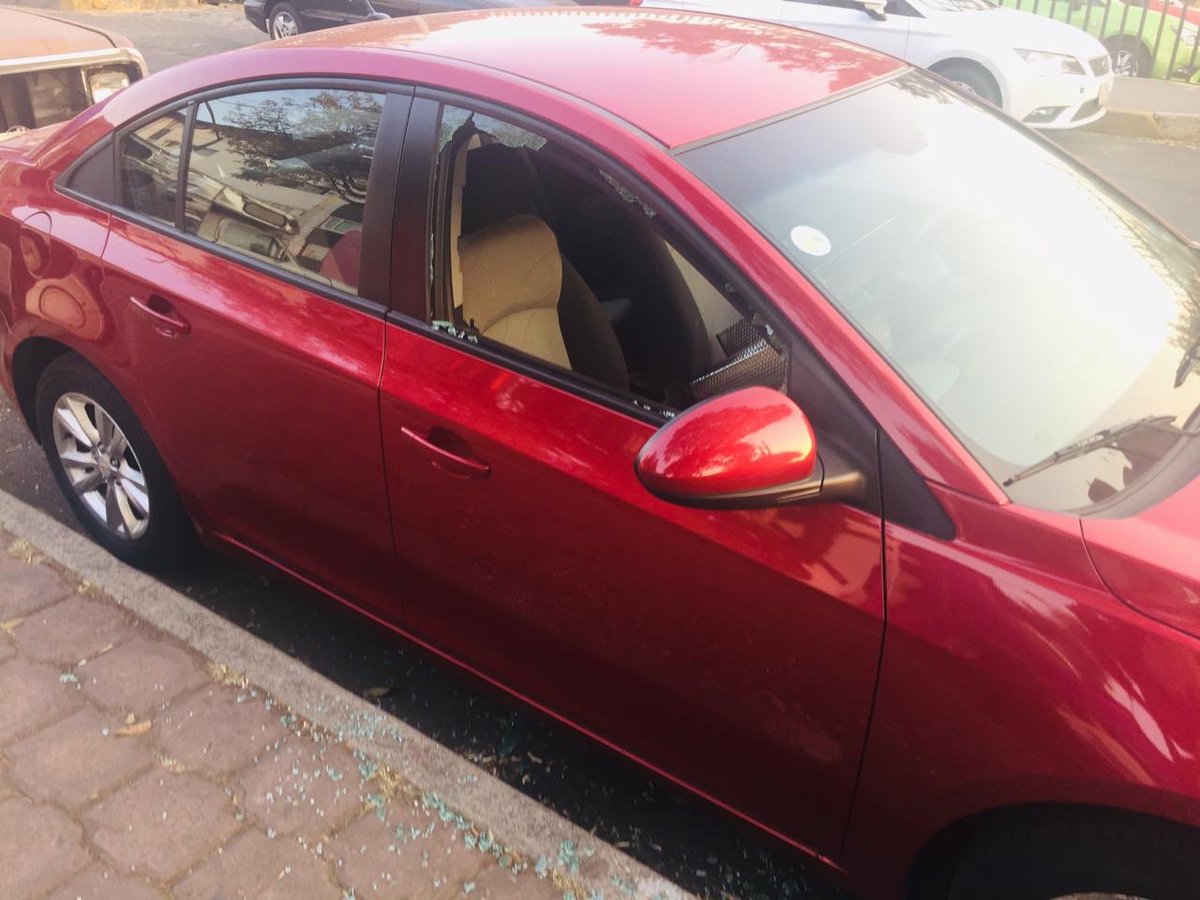 RecupPlateros's tweet photo. Todos los días cristalazos o autos sin llantas y la autoridad??? @AlcaldiaAO @LaydaSansores @UCS_GCDMX @SSP_CDMX rebasados por la delincuencia por omisos. #SeccionF #LomasDePlateros @Poder_AG_AO deja más cuidar taquerías y oxxos @Claudiashein @lopezobrador_ https://t.co/uWokmbzgz3