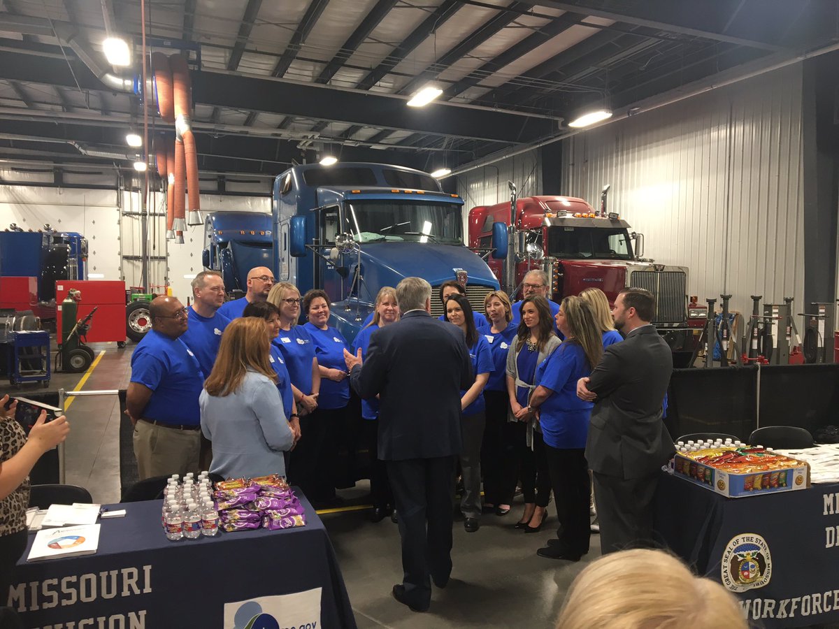 AllyssaMM's tweet photo. There is a great interest in Advanced Manufacturing. John Deere, SRC and CNH Reman are looking for qualified interested applicants. #AMFJ #MissouriForward #moleg #moapprentices https://t.co/hkeFdfcNyH