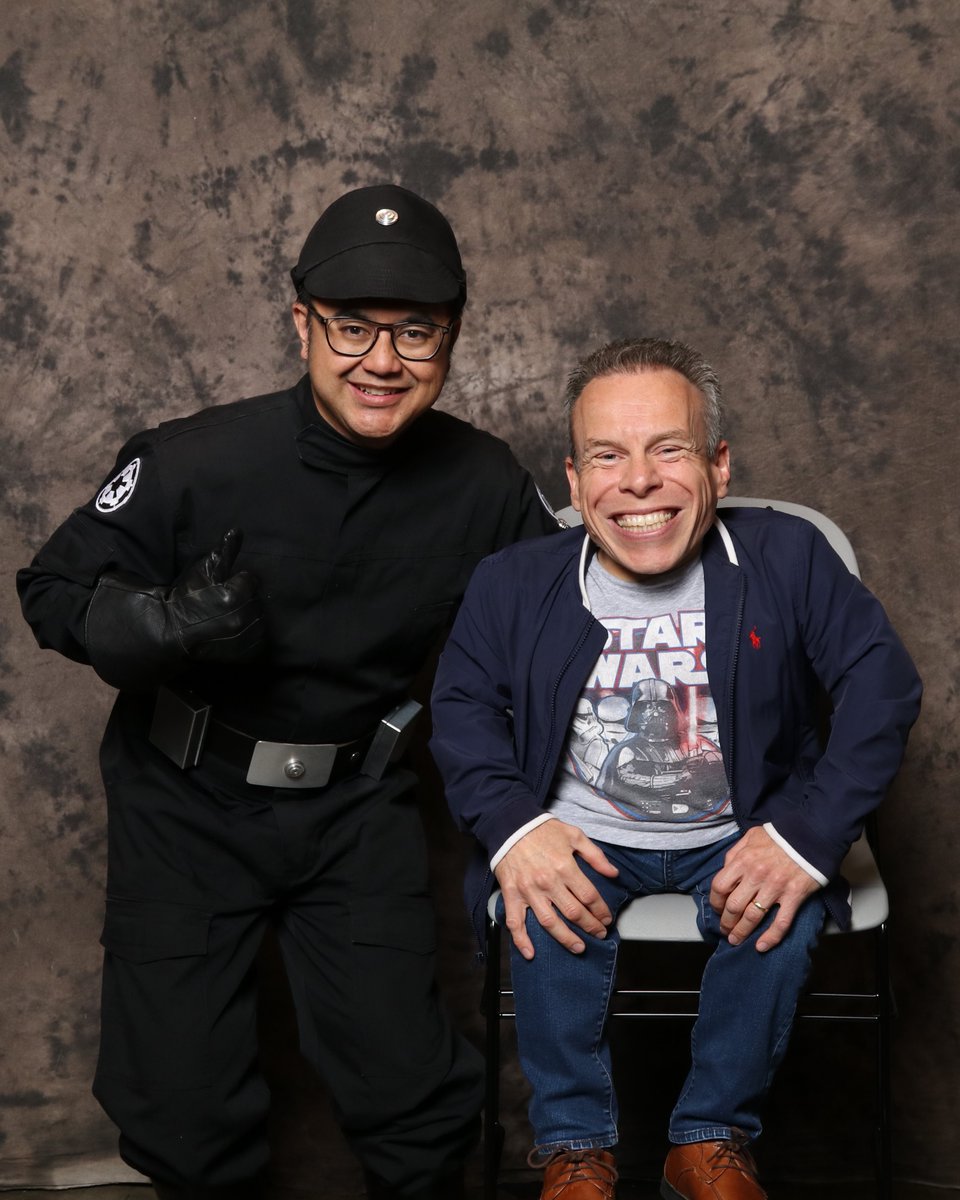 stuartloui's tweet photo. @WarwickADavis Mr. Davis, thank you so much for meeting with us fans at @SW_Celebration and your awesome hosting on so many panels! I was incredibly excited to meet you, and to answer your ? I wish the metal belt boxes could store things- the Empire isn't so pragmatic! Thx again! https://t.co/RDPjDjJXpe