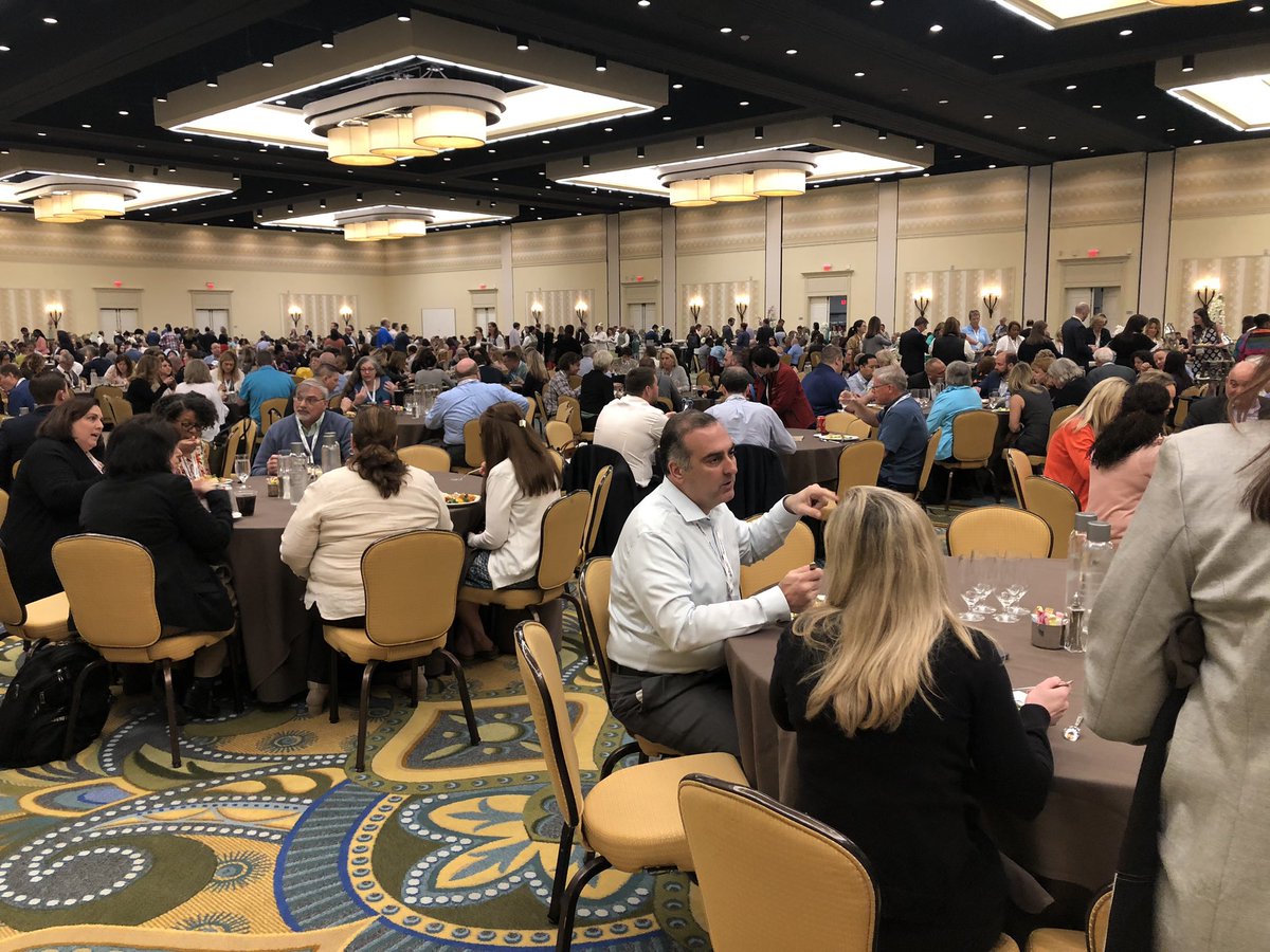 HarlinaSodhi's tweet photo. Gorgeous lunch setting with stunning views. Heart wrenching decision whether to focus on discussions inside the room or feast on the vista outside 😅 #Perspective19 #Life https://t.co/88YnMfeTtN