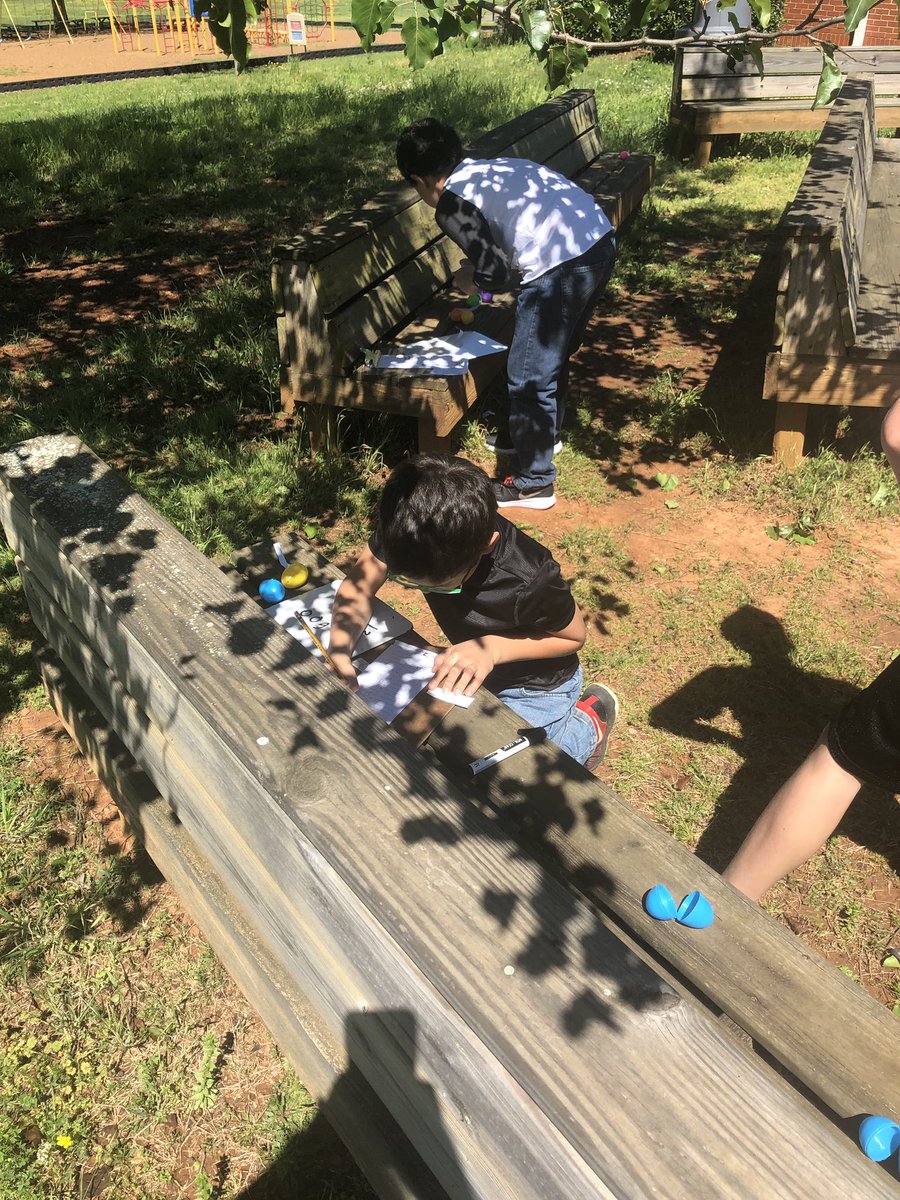 Making learning fun <a href="/FarleyElemPTA/">Farley PTA</a>  <a href="/aka88principal/">Dawn Ashley</a> #egghunt #mathreview