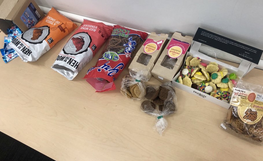 julesdance's tweet photo. At #HelloCincy Day - we love to eat all things LOCAL. Newcomers just tried @eckerlinmeats Goetta, @tasteofbelgium waffles, @freshtable @DeansMedImport1 & Churchill’s tea at @FindlayMarket ... now... SNACKS! #eatlocal #nomnomnom https://t.co/2NJ8fnYI9A