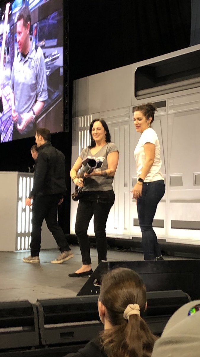 Here’s @DelilahSDawson rocking the Mandalorian t-shirt blaster at the #StarWarsShow Live stage. So many guests looked like they had an absolute blast with this thing! #StarWarCelebration