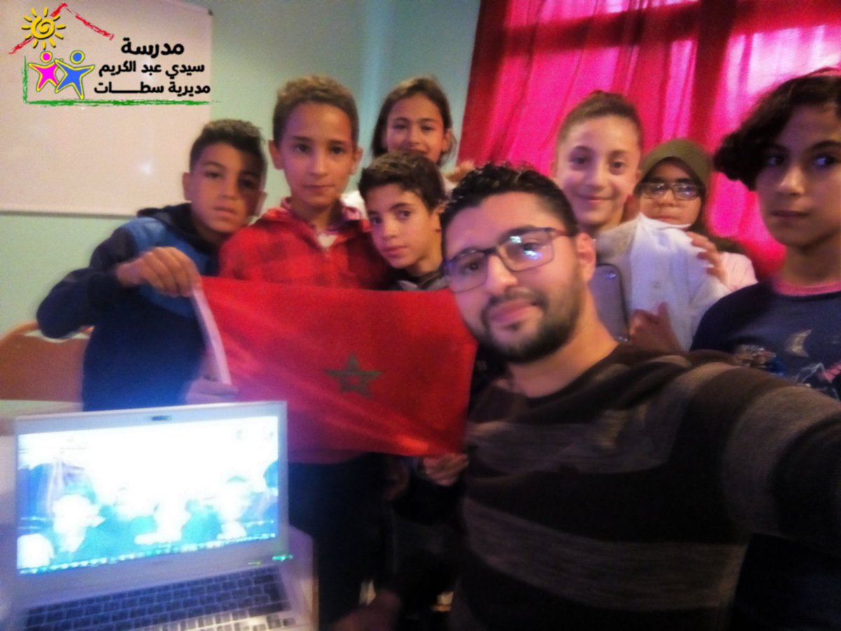 21CC_Project's tweet photo. A2: une classe heureuse ressemble à ceci ! 😃
#TeachingHappiness #SEL 
#MicrosoftEDU #MSFTEduChat #TweetMeetFR https://t.co/PgTxDKA9el