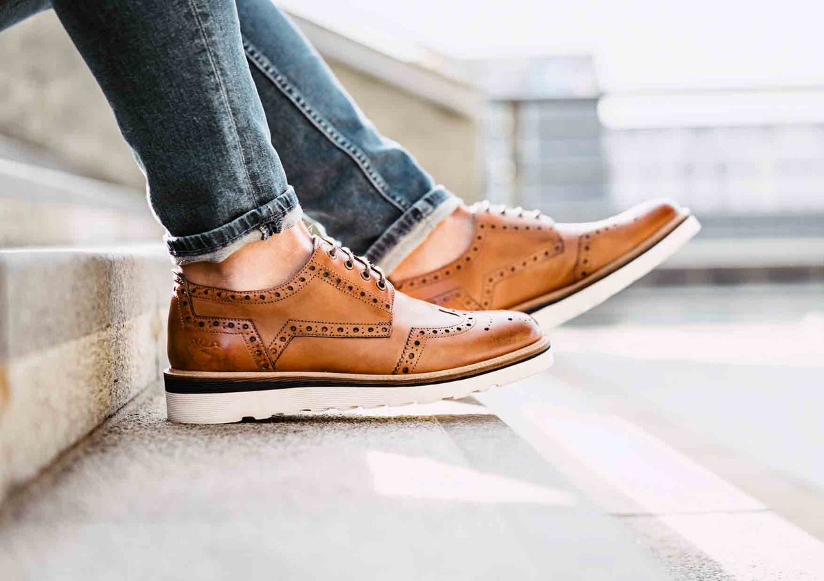 🔥🔥 COMPETITION TIME!! 🔥🔥

For your chance to win a pair of the NEW Bolton Tan Brogue 👞👞 from our Spring/Summer collection simply RT this post and follow us to enter! 👈🏽

View the new collection at GoodwinSmith.com 📲