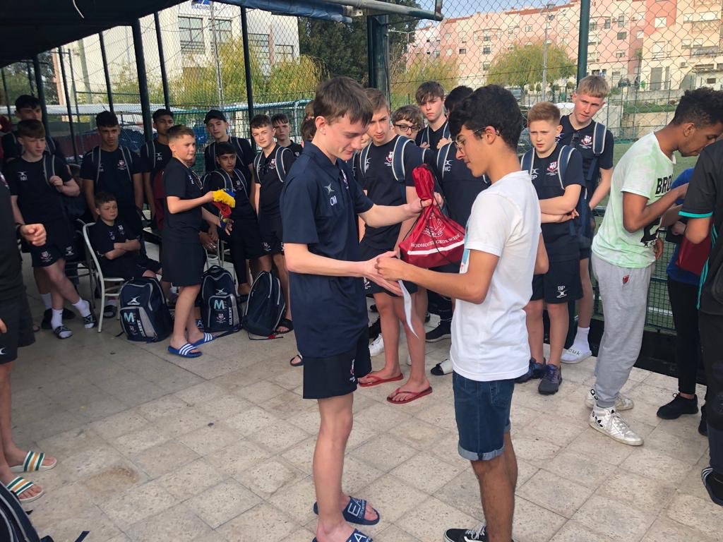 WGSFootball's tweet photo. Great hospitality after the match today. Thanks to Sport Clube De Frielas for hosting us. A very enjoyable experience for the players and staff. #Lisboa2019 @woodhouse_grove https://t.co/3iMcf5jD9Q