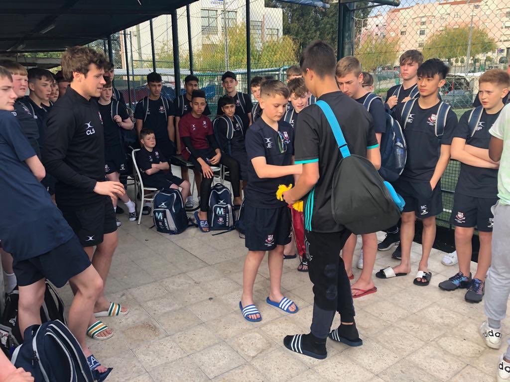 WGSFootball's tweet photo. Great hospitality after the match today. Thanks to Sport Clube De Frielas for hosting us. A very enjoyable experience for the players and staff. #Lisboa2019 @woodhouse_grove https://t.co/3iMcf5jD9Q