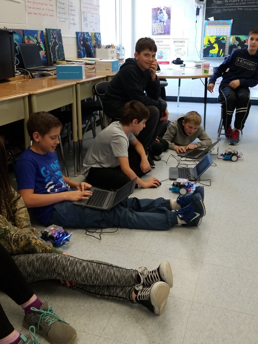 LPS_Crestview's tweet photo. Mr. Steven's grade 6/7's started programing their mBots today...sounds, lights and action! https://t.co/zS45682BW8