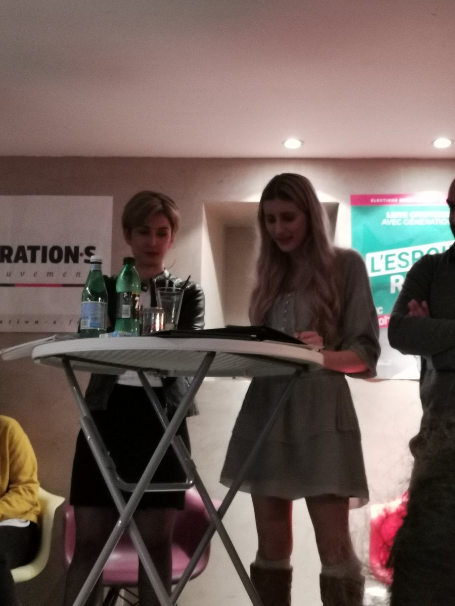 emiliead's tweet photo. Fière de @Sabrina_bmk qui défend ce soir devant des dizaines de personnes avec brio le programme européen de @GenerationsMvt. Un discours européen, mobilisateur axé sur la lutte contre la precarisation de notre jeunesse européenne. Aucun doute je voterai #Generations https://t.co/Q2QhIhB3gu