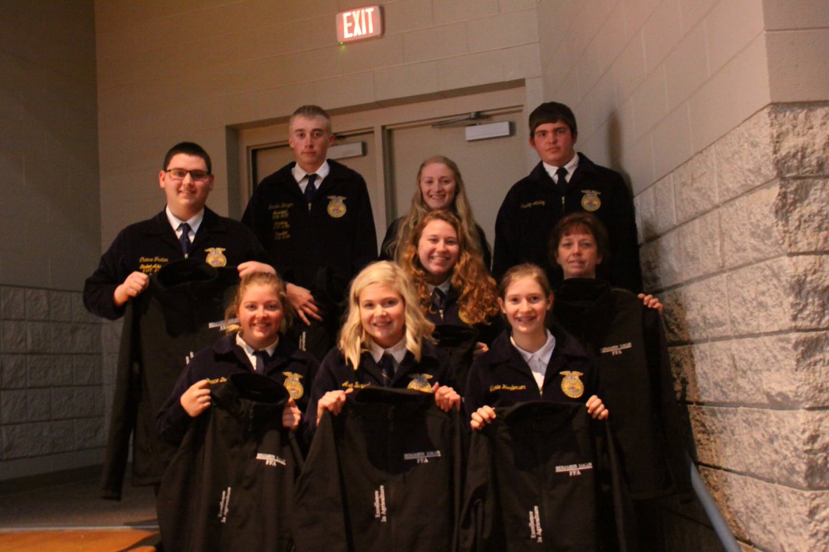 BenloganFFA's tweet photo. New this year was our Agricultural Excellence award, given to two outstanding individuals from each grade level 
Freshman-Maria Henderson and Ava Boysel 
Sophomore-Bradey Ackley and Alicia Jenkins 
Junior-Emma Wenger and Chance Frater 
Senior-Grace Deardurff and Landon Wenger https://t.co/lidkS0DOfL