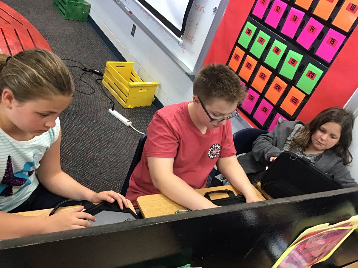 rmccoy3130's tweet photo. Student researchers are infusing their argumentative essay research into the creation of their own Smore newsletters!
#libertyoaks
@libertyoaks 
@LIBERTYSCHOOLS 
#LPSLeads https://t.co/tMXMjB10G7
